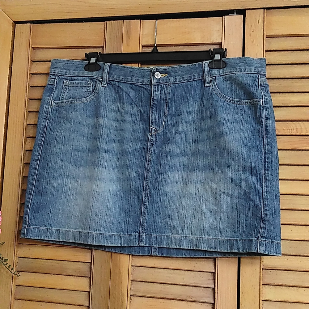 Classic Blue Denim Mini Skirt - Casual Everyday Style